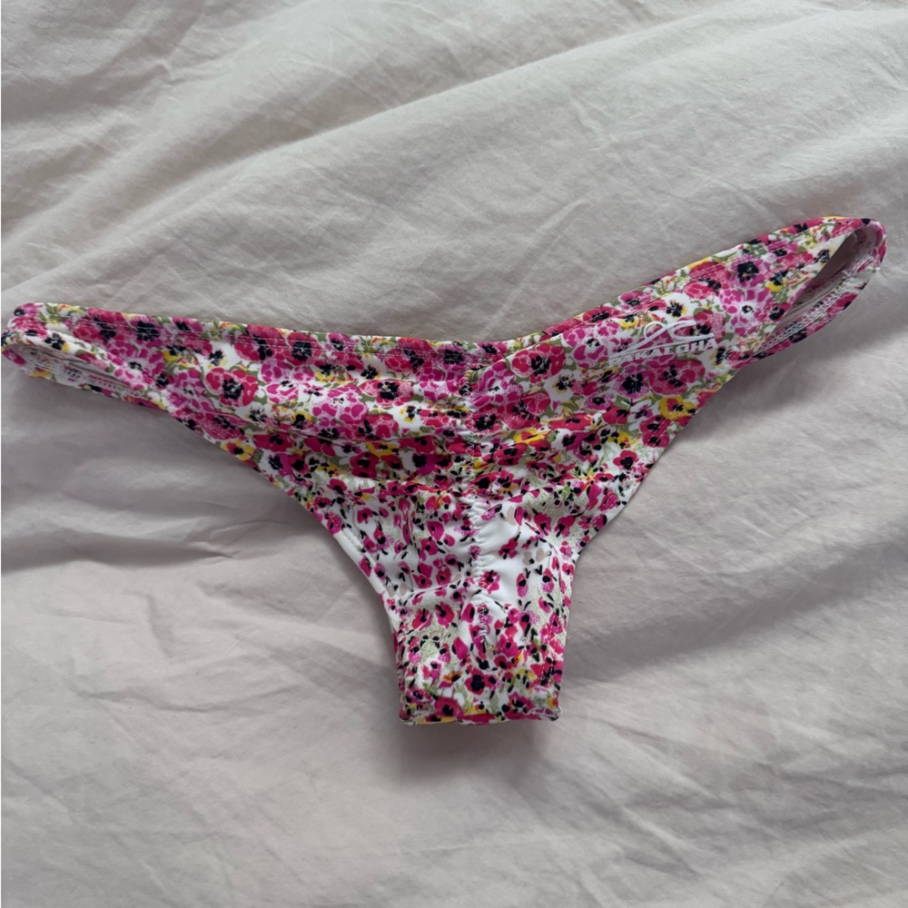 Pakaloha Floral Bikini Bottoms in White and Pink- XS - Picture 2 of 5